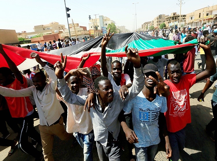 इस देश में 30 साल के इस्लामिक शासन के बाद अब महिलाओं को मिली खतने से आजादी