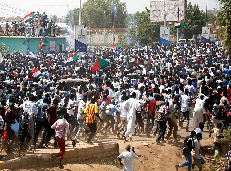 इस देश में 30 साल के इस्लामिक शासन के बाद अब महिलाओं को मिली खतने से आजादी