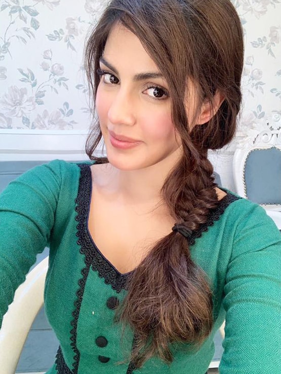 रिया ने मांगा सुशांत के लिए न्याय, ट्रोल्स बोले- जनता बेवकूफ नहीं है मैडम