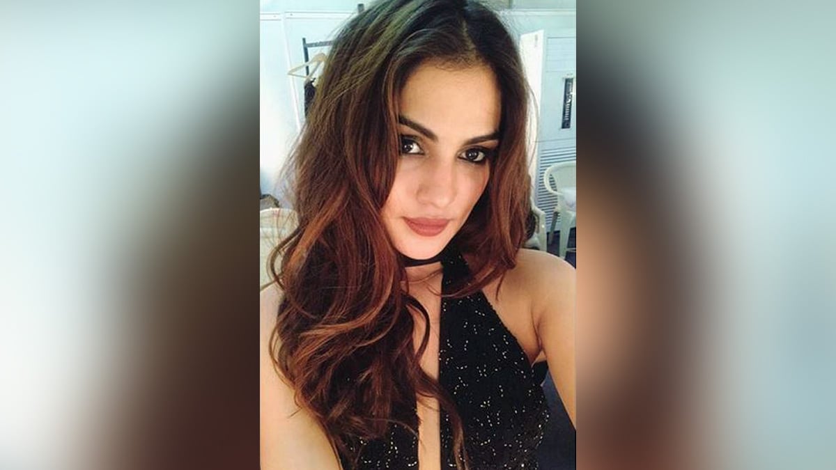 8 साल के करियर में 7 फ्लॉप फिल्में दे चुकी हैं रिया, वीजे बनकर की शुरुआत