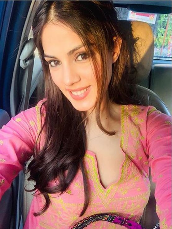 8 साल के करियर में 7 फ्लॉप फिल्में दे चुकी हैं रिया, वीजे बनकर की शुरुआत