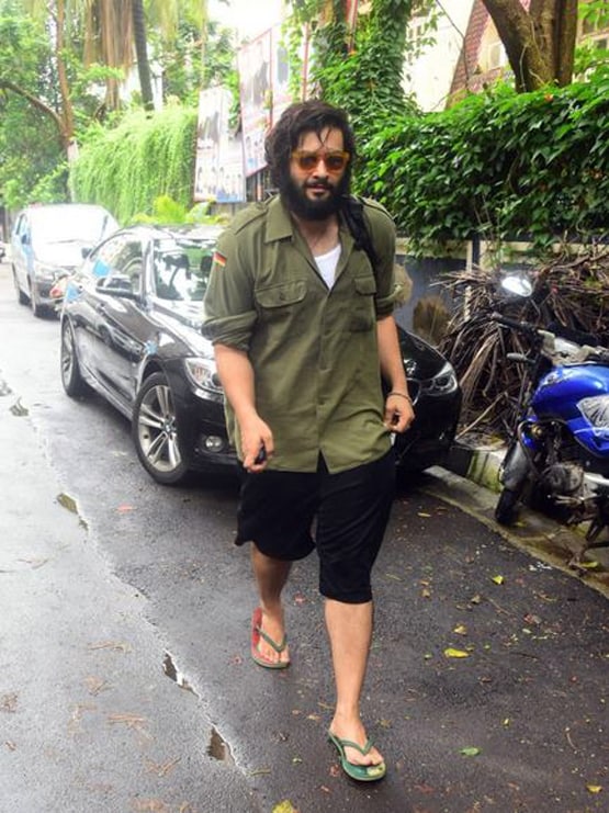 कोरोना के बीच मुंबई में स्पॉट हुए मल्लिका शेरावत-विक्रांत मैसी, Photos