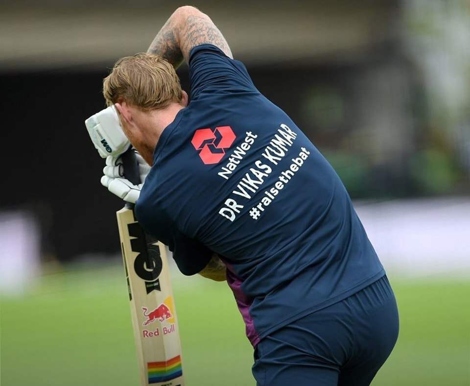 स्टोक्स की जर्सी पर दिखा डॉ. विकास कुमार का नाम, ये है वजह