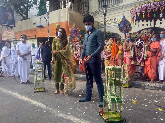 रथयात्रा में शामिल हुईं नुसरत जहां, बोलीं- इंसानियत से ऊपर कुछ नहीं