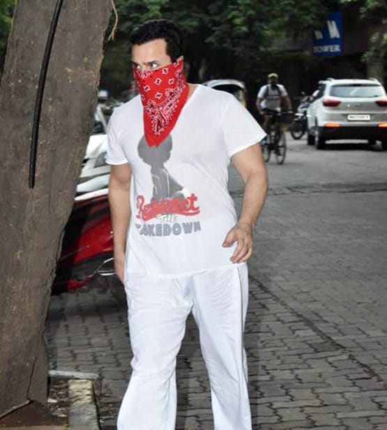 कैजुअल लुक में नजर आए टाइगर श्रॉफ, दिखीं जन्नत फेम एक्ट्रेस सोनल चौहान