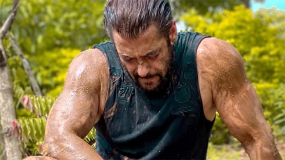 सलमान खान के बाद ये एक्टर कर रहा खेतों में धान रोपाई, देखें फोटोज