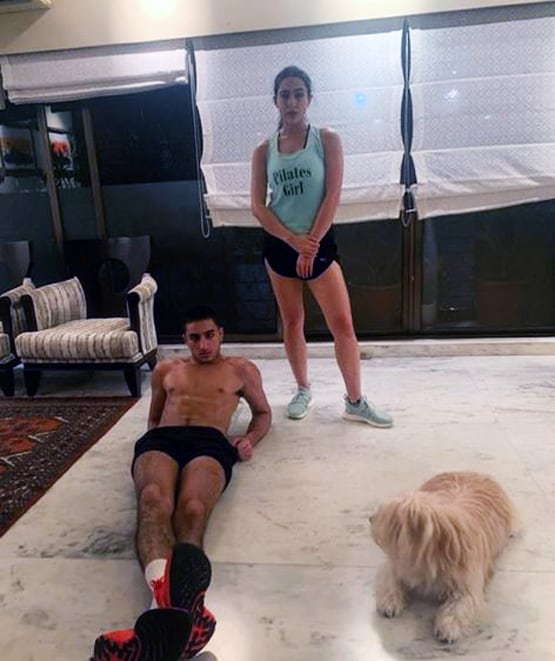 मौसम का मजा लेने भाई इब्राहिम संग साइक‍िल राइड पर निकलीं सारा अली खान