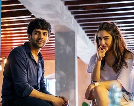 मौसम का मजा लेने भाई इब्राहिम संग साइक‍िल राइड पर निकलीं सारा अली खान