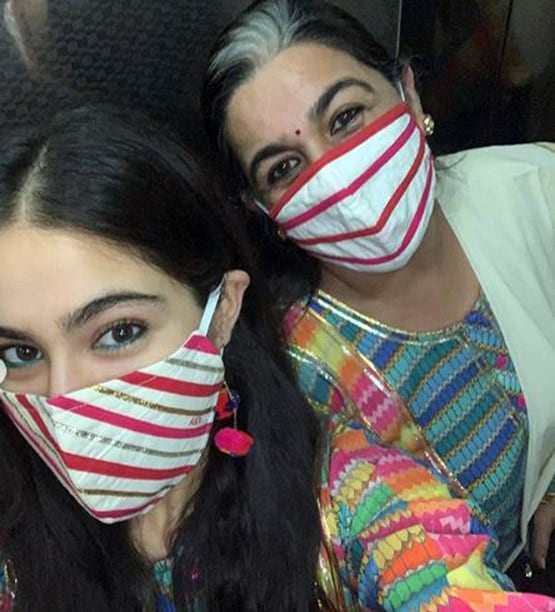 सारा से प्र‍ियंका तक, सेलेब्स के बीच पॉपुलर हैं ये डिजाइनर मास्क, PHOTOS