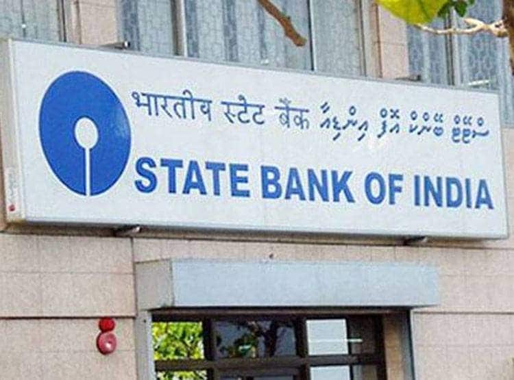 SBI ने इन ग्राहकों को किया अलर्ट! पैसा निकालने पर देना होगा भारी टैक्स