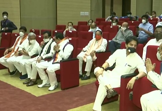 कोरोना संकट के बीच शिवराज के नए मंत्रियों का शपथ समारोह, Photos