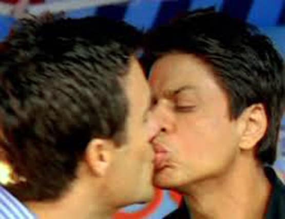 इन बॉलीवुड स्टार्स के ऑफस्क्रीन KISS के किस्सों पर हुआ था बवाल, क्या आपको याद है?