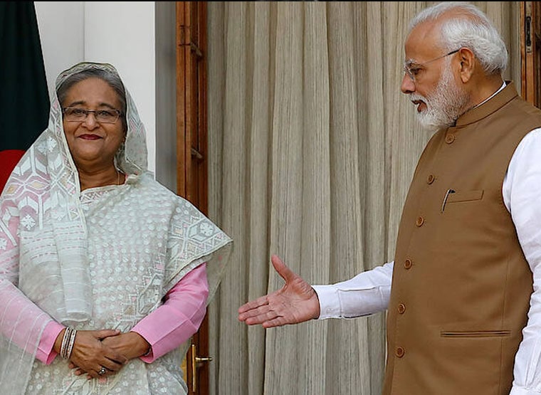 शेख हसीना ने भारतीय राजदूत से मिलने से किया इनकार, रिपोर्ट पर हंगामा