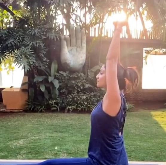 बेटी को गोद में उठाने से शिल्पा की कमर में हुआ दर्द, ऐसे मिला रिलीफ