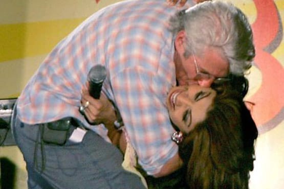 जब बॉलीवुड स्टार्स के ऑफस्क्रीन KISS पर हुआ बवाल, याद है?