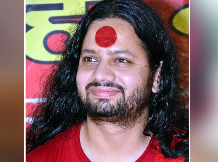 विशाल शिवलिंग के सामने शिव तांडव स्तोत्र, सोशल मीडिया पर वीडियो वायरल