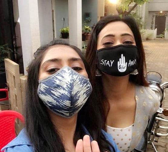 सारा से प्र‍ियंका तक, सेलेब्स के बीच पॉपुलर हैं ये डिजाइनर मास्क, PHOTOS