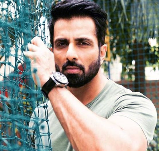 रील लाइफ विलेन से रियल लाइफ मसीहा तक, ऐसा रहा सोनू का मायानगरी में सफर