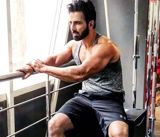 रील लाइफ विलेन से रियल लाइफ मसीहा तक, ऐसा रहा सोनू का मायानगरी में सफर