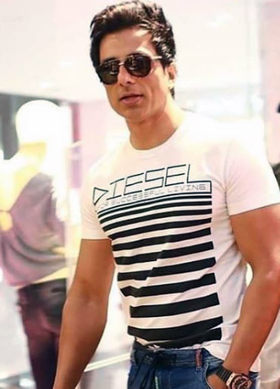 रील लाइफ विलेन से रियल लाइफ मसीहा तक, ऐसा रहा सोनू का मायानगरी में सफर