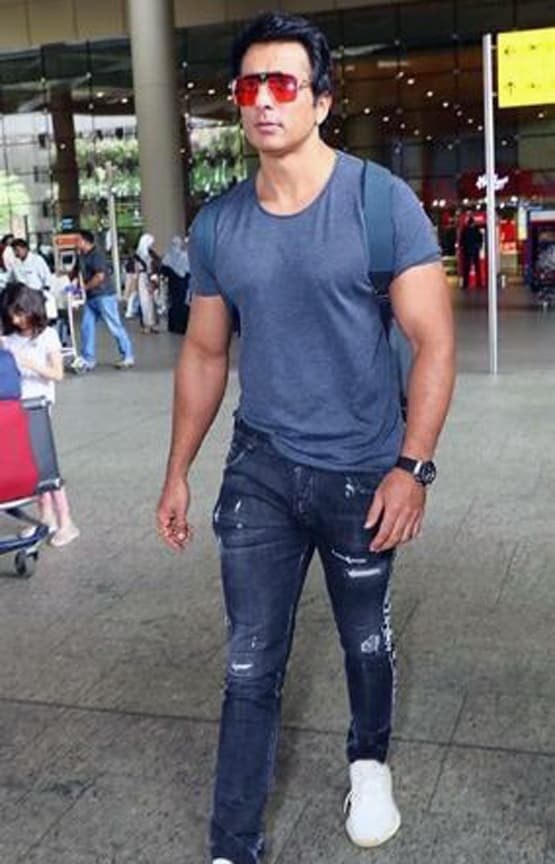 रील लाइफ विलेन से रियल लाइफ मसीहा तक, ऐसा रहा सोनू का मायानगरी में सफर