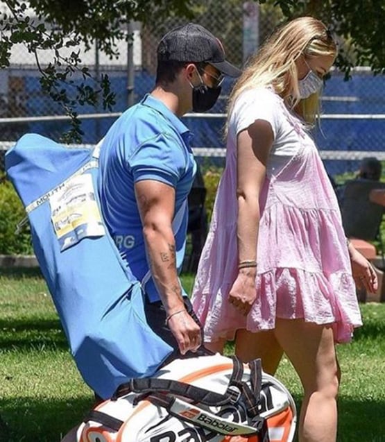 प्रेग्नेंसी में दिखा सोफी टर्नर का कूल लुक, बेबी बंप में फोटोज वायरल