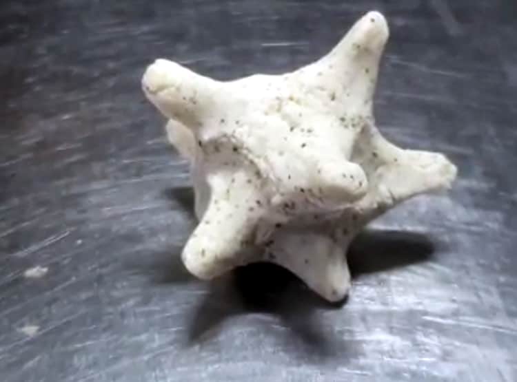 कोरोना के बीच अनोखा प्रयोग, रेस्टोरेंट में मिल रही कोविड करी-मास्क नान