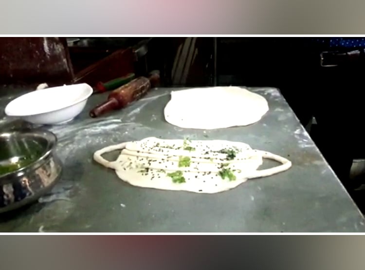 कोरोना के बीच अनोखा प्रयोग, रेस्टोरेंट में मिल रही कोविड करी-मास्क नान