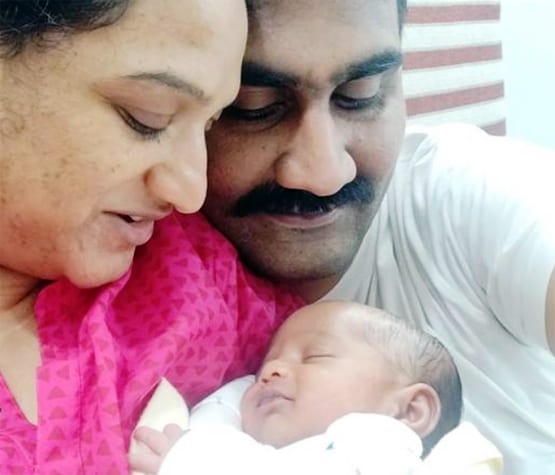 22 दिन के बच्चे को लेकर ड्यूटी पर पहुंची IAS अफसर, हो रही तारीफ