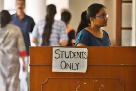 रियल लाइफ की 'हिंदी मीडियमः' गरीब छात्र की महंगी कार, पोल खुली तो फैमिली फरार