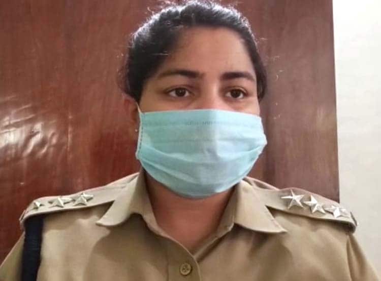 ऑनलाइन पढ़ रही थी छात्रा, छोटी बहन ने फोन छीना तो किया सुसाइड