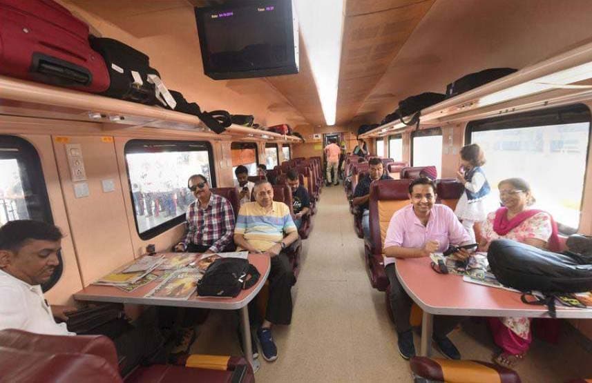 ये 16 कंपनियां चलाना चाहती हैं प्राइवेट ट्रेनें, टाटा-अडानी रेस में नहीं!