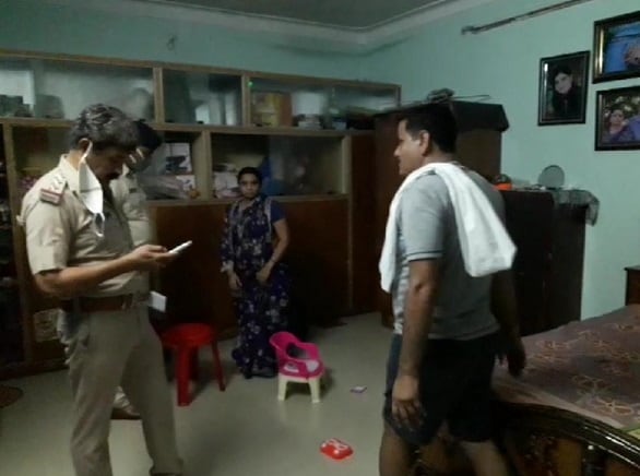 'मौसी नमस्ते' कहकर घर में घुसे लुटेरे, खिलौने वाली पिस्टल दिखाकर लूटा