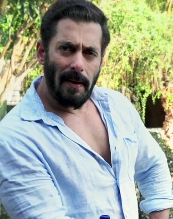 खेतों में किसानी कर रहे स्टार्स, किसी ने बोया धान, किसी ने उगाई मूली