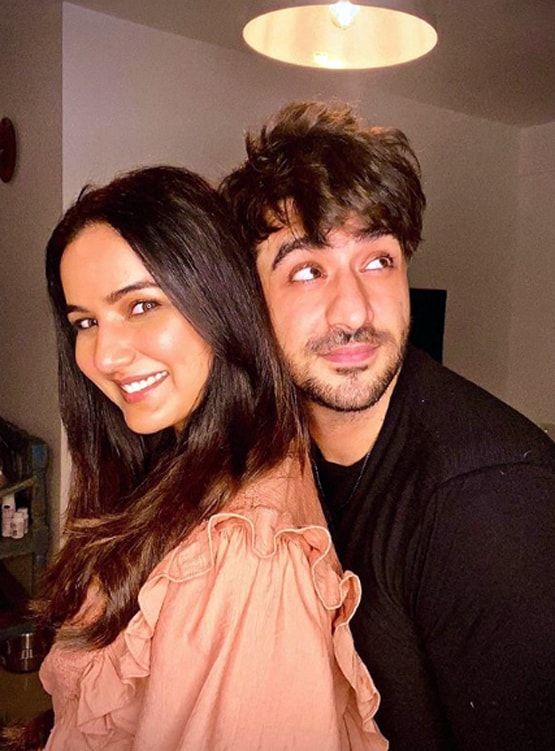 क्या जैस्मिन भसीन ने कर ली शादी? एक्टर अली गोनी ने शेयर की फोटो