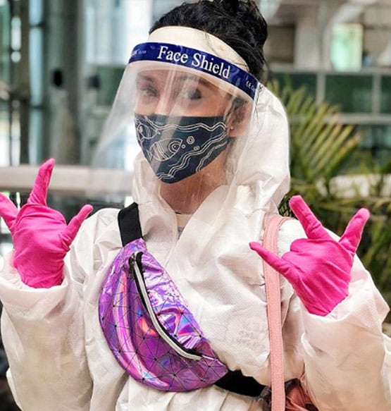 सेफ्टी के साथ स्टाइल, वायरल पटियाला बेब्स फेम अशनूर कौर का एयरपोर्ट लुक