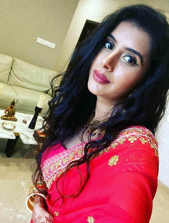 सुष्मिता की भाभी ने की सावन पूजा, मेहंदी लगाए एथनिक लुक में आईं नजर