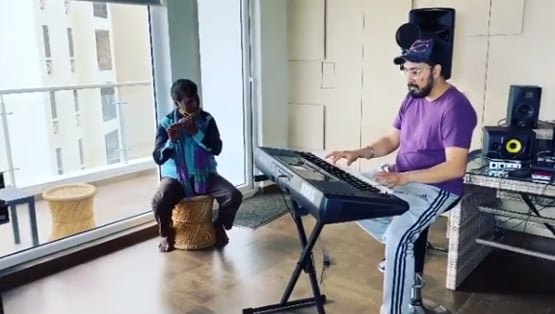 सड़क पर बांसुरी बजा रहा था शख्स, मीका सिंह ने घर बुलाकर बढ़ाया हौसला