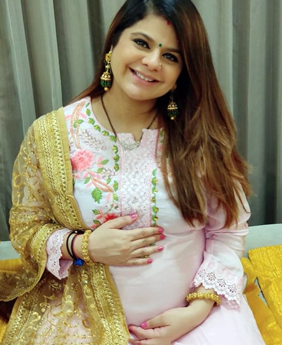 रुचा ने शेयर की बेटी की तस्वीरें, अस्पताल से घर लौटने पर हुआ जोरदार स्वागत