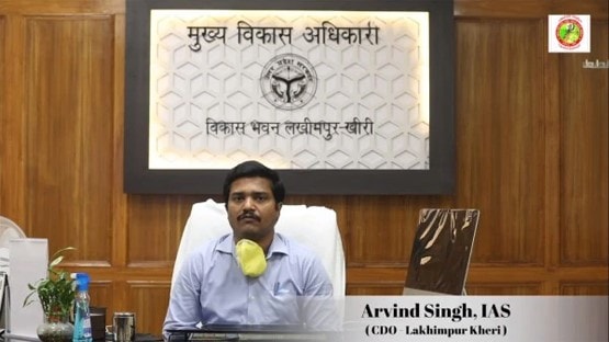 अचार बनाने वाली महिलाओं ने बनाई PPE किट, इस IAS का मिशन