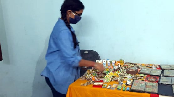 SBI का बैंकर जिसकी जमा पूंजी है 'माचिस' और 'मुगलकालीन सिक्के'