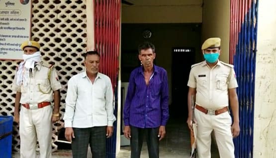 खेत में घुसी ऊंटनी तो कुल्हाड़ी से काट दिए पैर, तड़प- तड़पकर हुई मौत