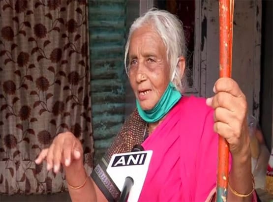 85 साल की शांतिबाई ने चलाई ऐसी लाठी, लोग बोले- वाह 'लठैत दादी'