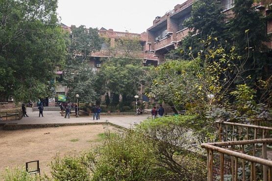 कोरोना इफेक्ट: ब्रिटेन की 13 यूनिवर्सिटी बदहाल, बंद करने की नौबत