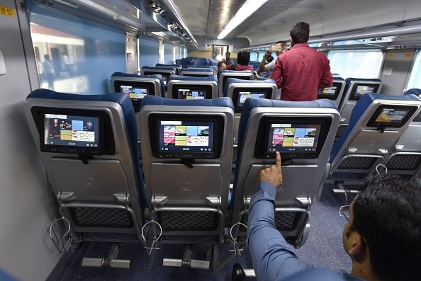 ये 16 कंपनियां चलाना चाहती हैं प्राइवेट ट्रेनें, टाटा-अडानी रेस में नहीं!