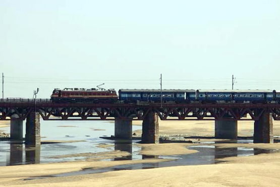 29 दिन में ढह गया गोपालगंज का पुल, और ये 100 साल बाद भी हैं बुलंद!