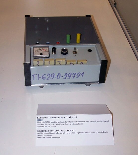 क्या हैं भारत में फोन टैपिंग के नियम, किसकी इजाजत से टेप हो सकता है फोन?