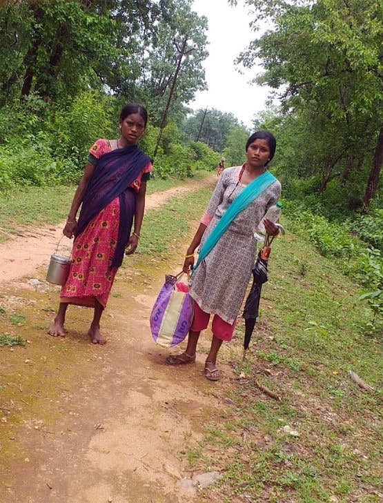 9 महीने की गर्भवती, 28 KM पैदल चलकर पहुंची अस्पताल