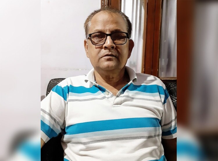 पानी में खेलता नजर आया सांप का जोड़ा, ऐसा नजारा देख लोग हैरान