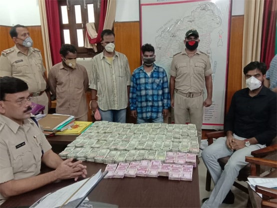 कैमूर: नोटों से भरी जैकेट में मिले 92 लाख रुपये, तीन गिरफ्तार